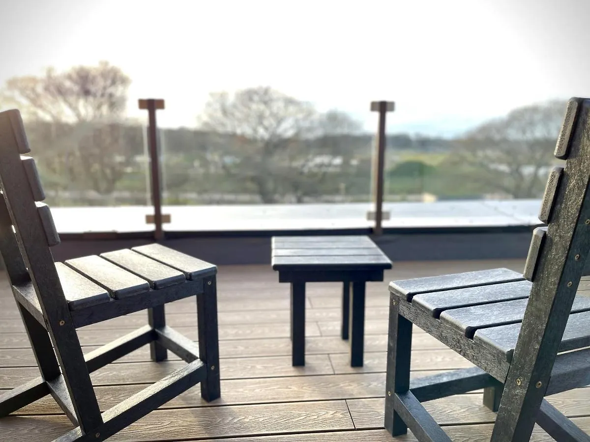 Hex Wildlife Hotel At Yorkshire Wildlife Park Doncaster 0*,  Royaume-Uni