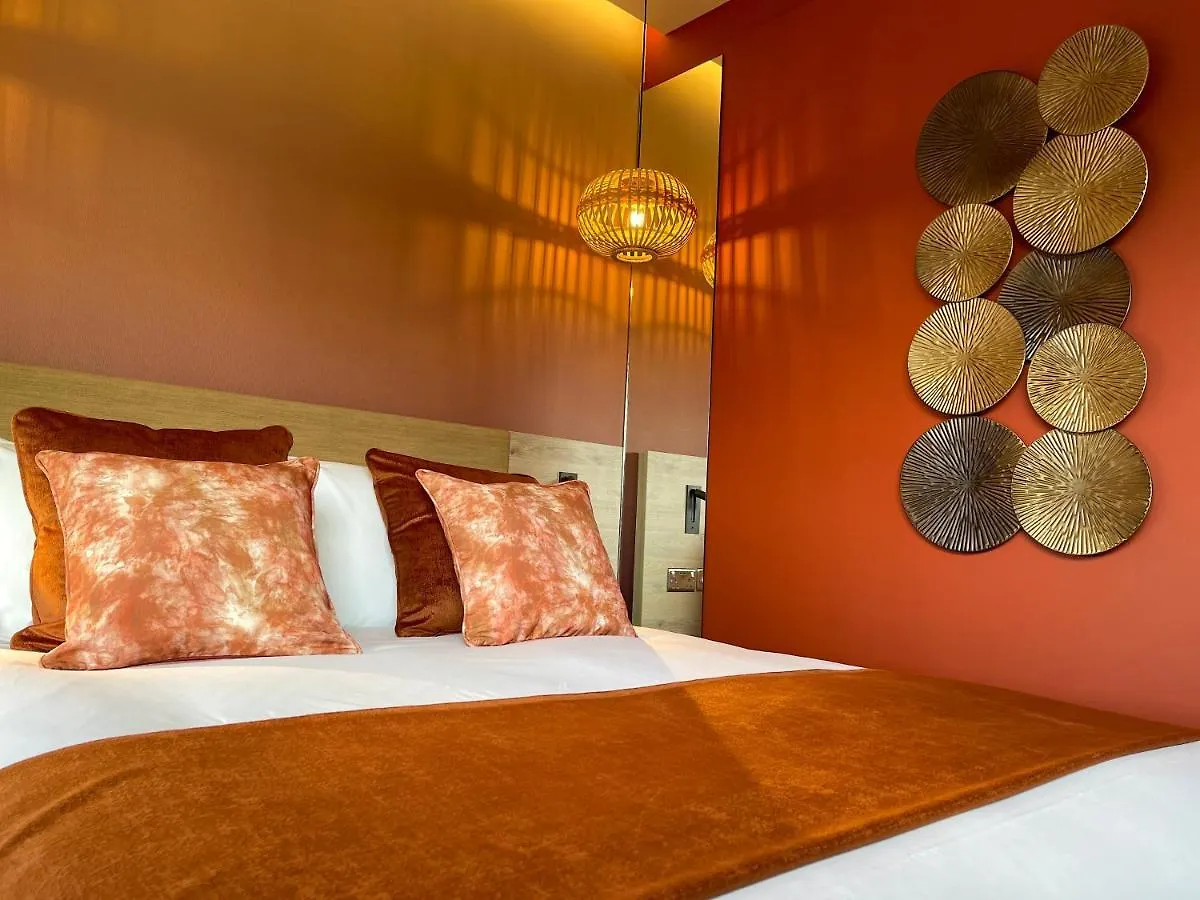 Hex Wildlife Hotel At Yorkshire Wildlife Park Doncaster