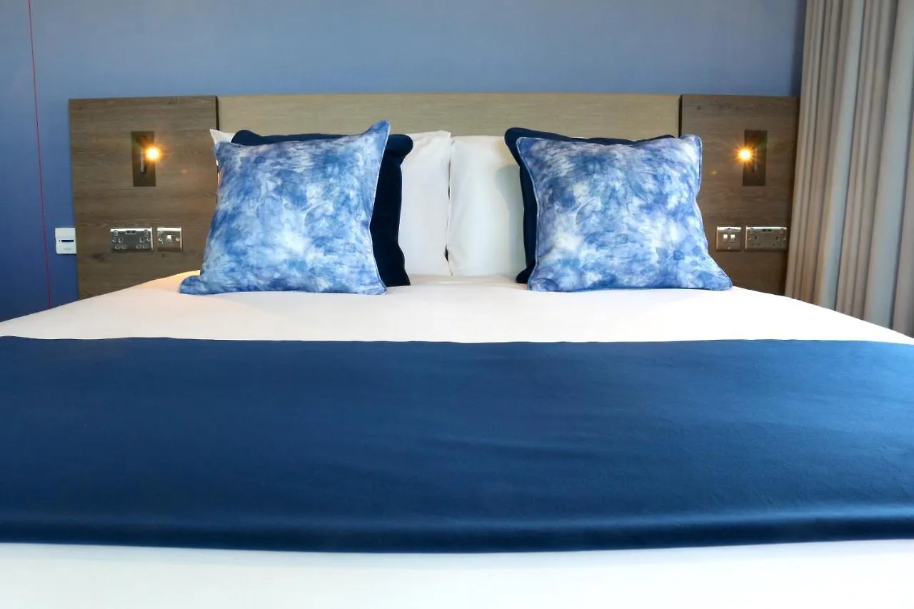 Hex Wildlife Hotel At Yorkshire Wildlife Park Doncaster