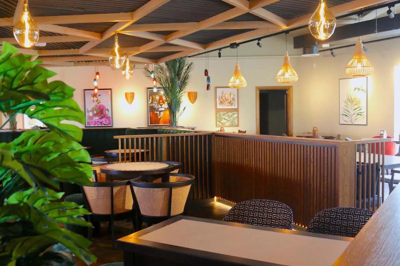 Hex Wildlife Hotel At Yorkshire Wildlife Park Doncaster Royaume-Uni