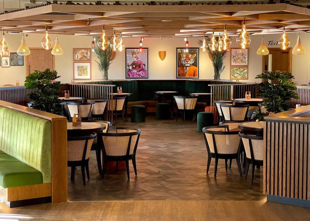 Hex Wildlife Hotel At Yorkshire Wildlife Park Doncaster